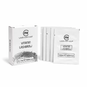 Vitamin Lashbrow Pack My Lamination, boîte et cinq sachets unidoses de 1 ml de soin professionnel pour cils et sourcils.